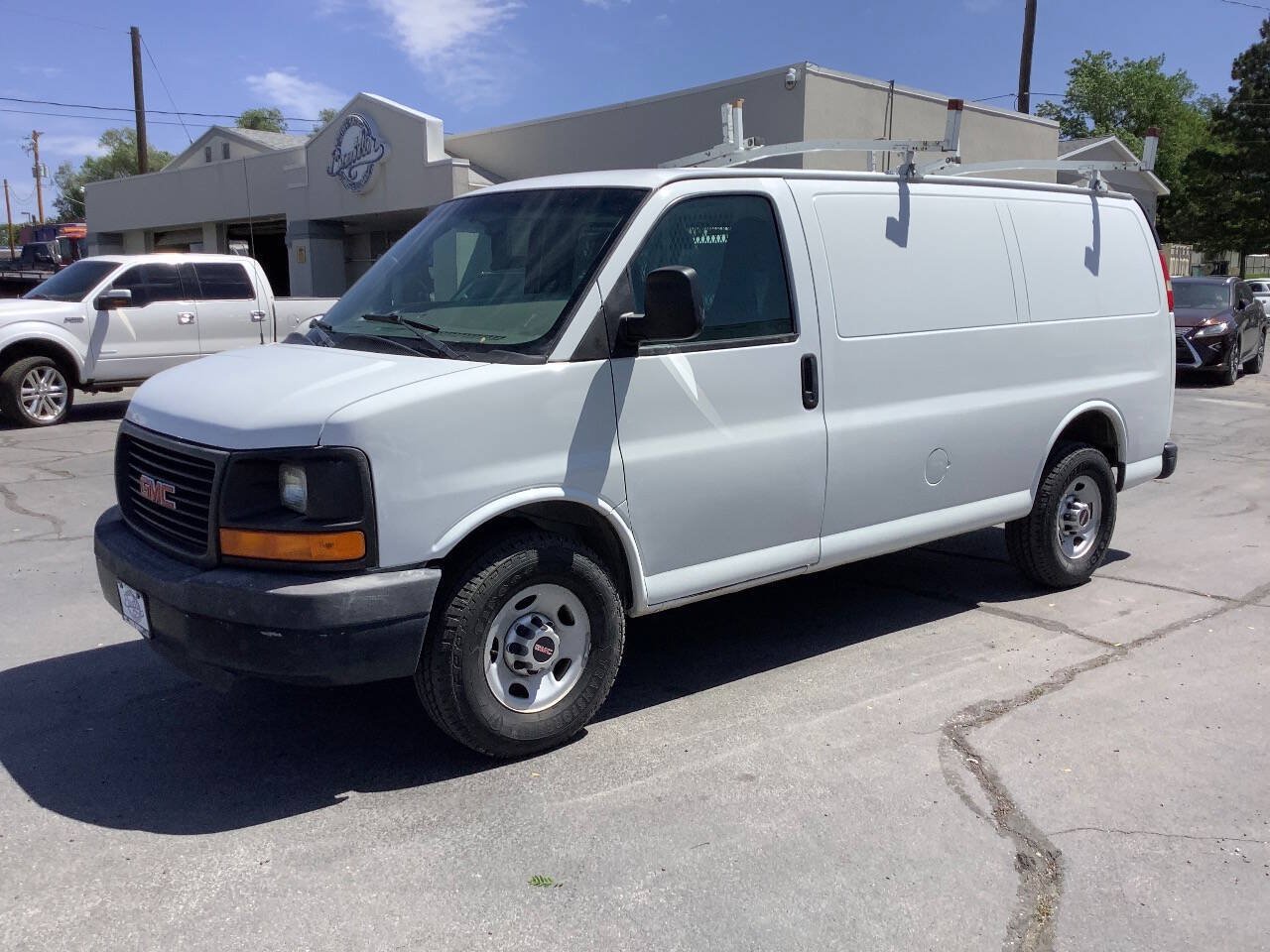 Used 2012 GMC Savana 2500 RWD image 1