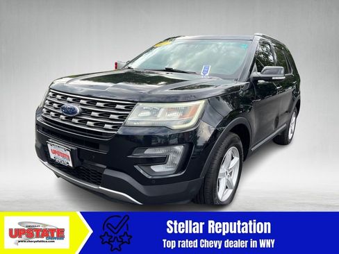 Used 2017 Ford Explorer XLT w/ Equipment Group 202A image 3