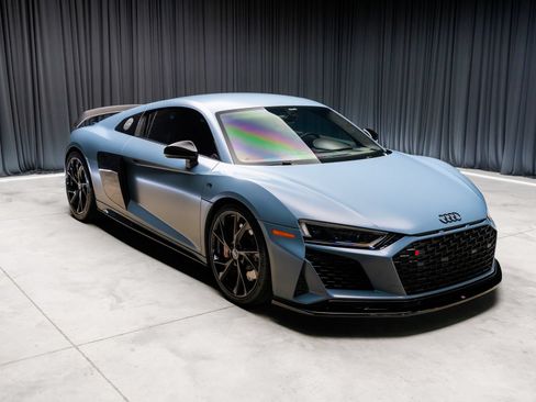 Used 2022 Audi R8 V10 w/ Premium Package RWD image 2