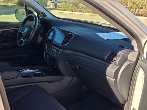 Used 2025 Honda Ridgeline Sport image 33