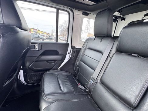 Certified 2018 Jeep Wrangler Unlimited Sahara image 17