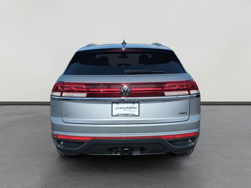 Certified 2024 Volkswagen Atlas Cross Sport SE image 4