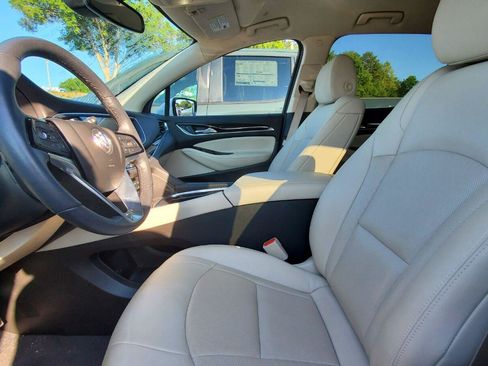 Used 2023 Buick Enclave Essence AWD/4WD image 3
