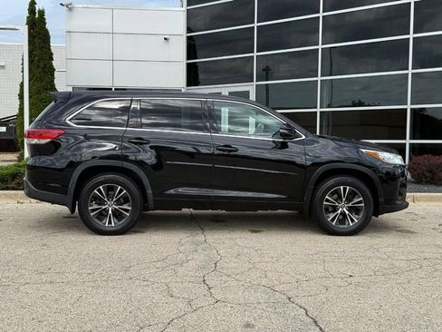 Used 2018 Toyota Highlander LE w/ Protection Package #3 AWD/4WD image 2