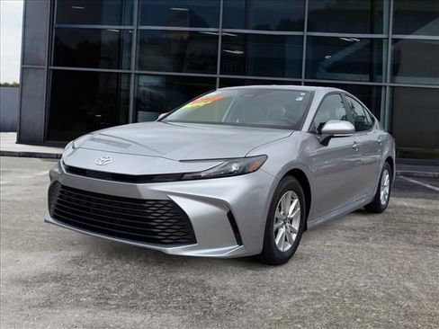 Used 2025 Toyota Camry LE FWD image 5