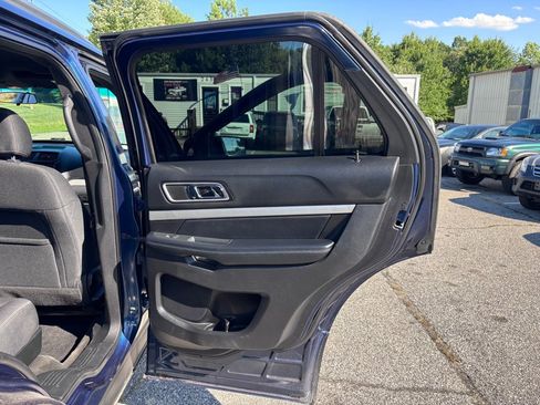 Used 2017 Ford Explorer XLT AWD/4WD image 29