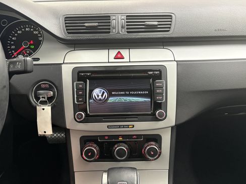 Used 2011 Volkswagen CC Sport FWD image 12
