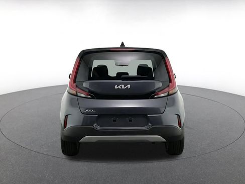 Used 2025 Kia Soul LX w/ LX Technology Package FWD image 8