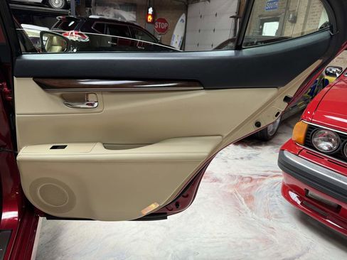 Used 2013 Lexus ES 350 w/ Luxury Pkg FWD image 31