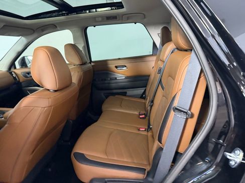 Used 2025 Nissan Pathfinder Platinum w/ Cargo Package AWD/4WD image 26