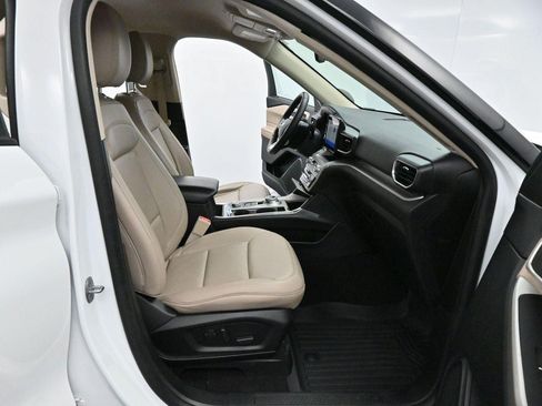 Used 2023 Ford Explorer XLT w/ Equipment Group 202A AWD/4WD image 31