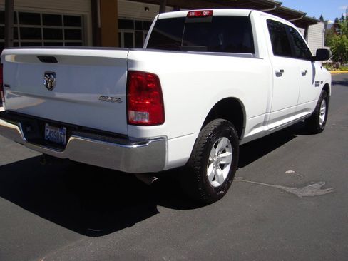Used 2017 RAM 1500 Classic SLT AWD/4WD image 9