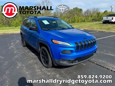 Used 2017 Jeep Cherokee Altitude image 1