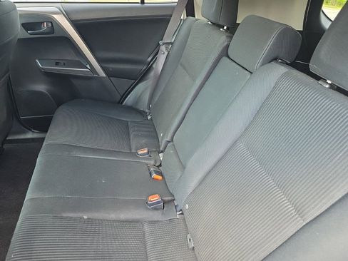 Used 2018 Toyota RAV4 LE image 12