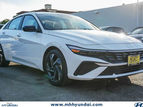 New 2025 Hyundai Elantra Sport FWD image 3