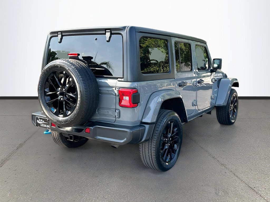 Used 2023 Jeep Wrangler Unlimited Sahara AWD/4WD image 7