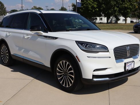Used 2024 Lincoln Aviator Reserve w/ Elements Package Plus image 4