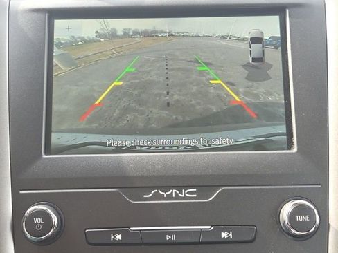 Used 2020 Ford Fusion SE FWD image 29