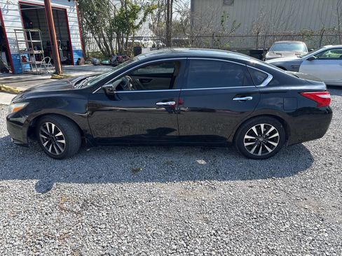 Used 2016 Nissan Altima 2.5 SV w/ Interior Lighting Package image 4