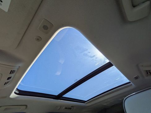 Used 2021 GMC Yukon Denali w/ Denali Premium Package image 12