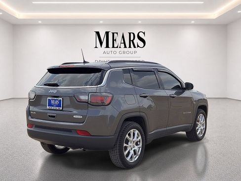 Used 2023 Jeep Compass Latitude w/ Sun and Sound Group AWD/4WD image 5
