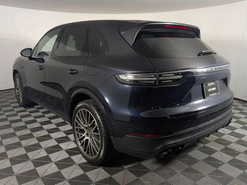 Certified 2023 Porsche Cayenne Platinum Edition AWD/4WD image 3