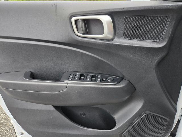 Used 2025 Hyundai Venue SEL FWD image 36