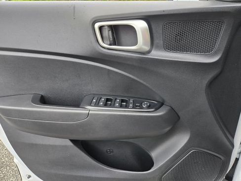 Used 2025 Hyundai Venue SEL FWD image 36