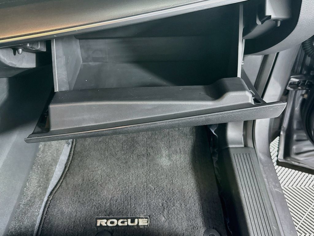 Used 2023 Nissan Rogue SV FWD image 32
