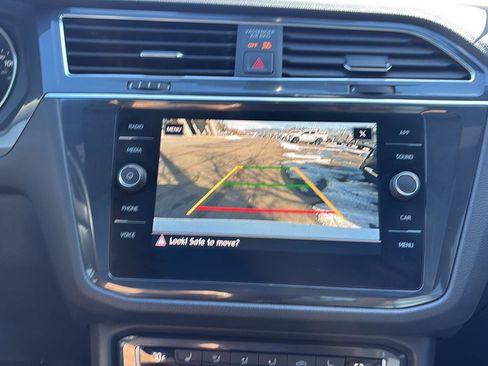 Used 2020 Volkswagen Tiguan SE R-Line image 21