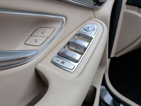 Used 2018 Mercedes-Benz GLC 300 300 image 10