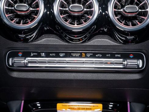 Used 2025 Mercedes-Benz GLB 250 image 22