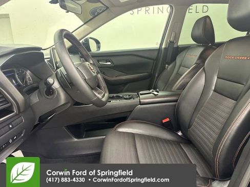 Used 2025 Nissan Rogue SV image 22