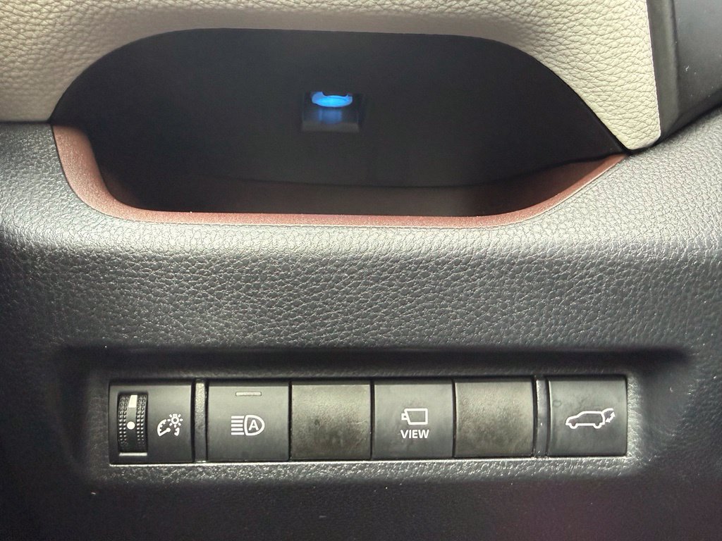 Used 2019 Toyota RAV4 Limited AWD/4WD image 31