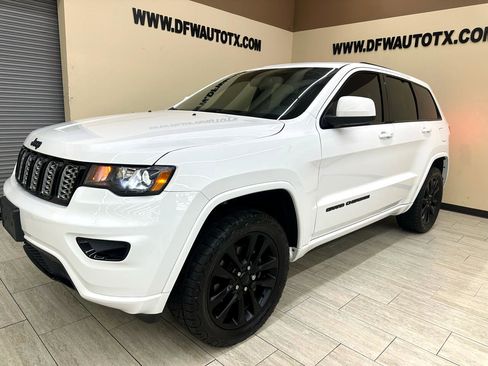 Used 2019 Jeep Grand Cherokee Altitude image 2