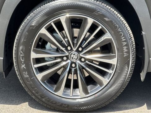 Used 2025 Toyota Grand Highlander AWD Hybrid image 43