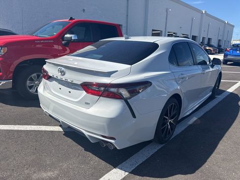 Used 2023 Toyota Camry SE image 4