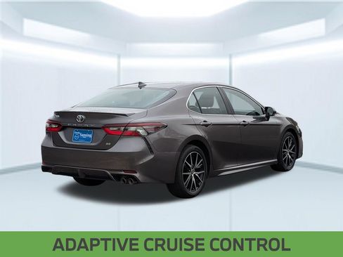 Used 2024 Toyota Camry SE FWD image 7