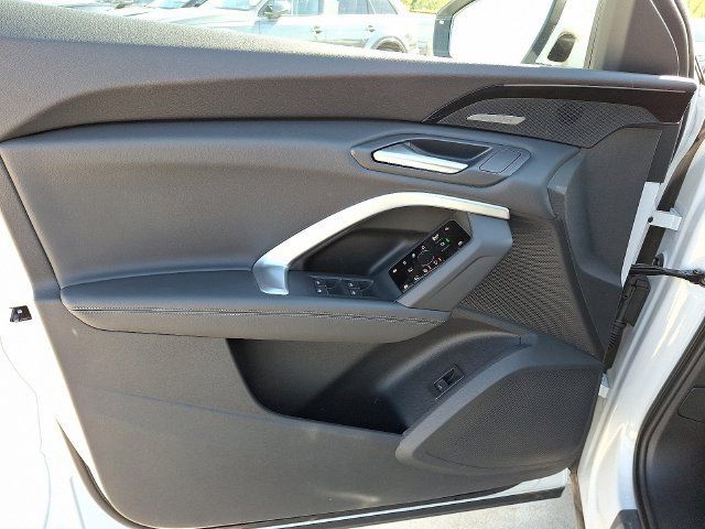 Used 2025 Audi Q5 Premium Plus w/ Premium Plus AWD/4WD image 8