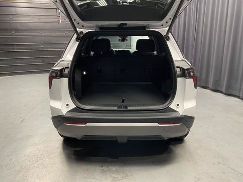 New 2026 Chevrolet Equinox LT w/ Convenience Package II AWD/4WD image 7