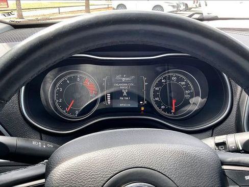 Used 2019 Jeep Cherokee Latitude Plus image 18