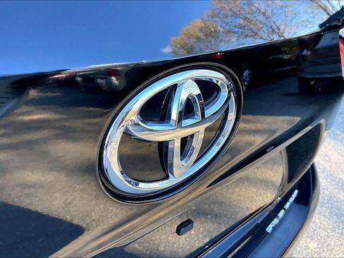 Used 2023 Toyota Highlander XLE AWD/4WD image 30