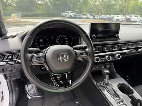 Used 2023 Honda Civic Sport image 13