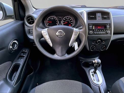 Used 2015 Nissan Versa SV FWD image 5