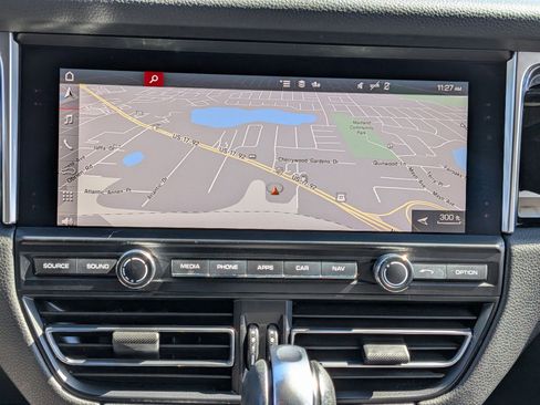 Used 2021 Porsche Macan S image 18