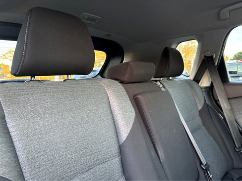 Used 2023 Nissan Rogue SV image 12