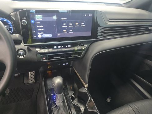Used 2025 Toyota Camry XSE FWD image 12