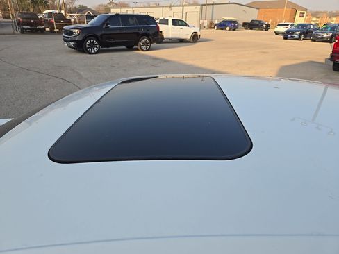 Used 2020 Volkswagen Passat 2.0T R-Line image 11