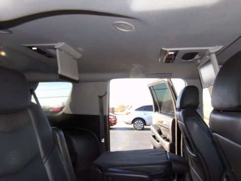 Used 2019 Cadillac Escalade ESV Luxury AWD/4WD image 61