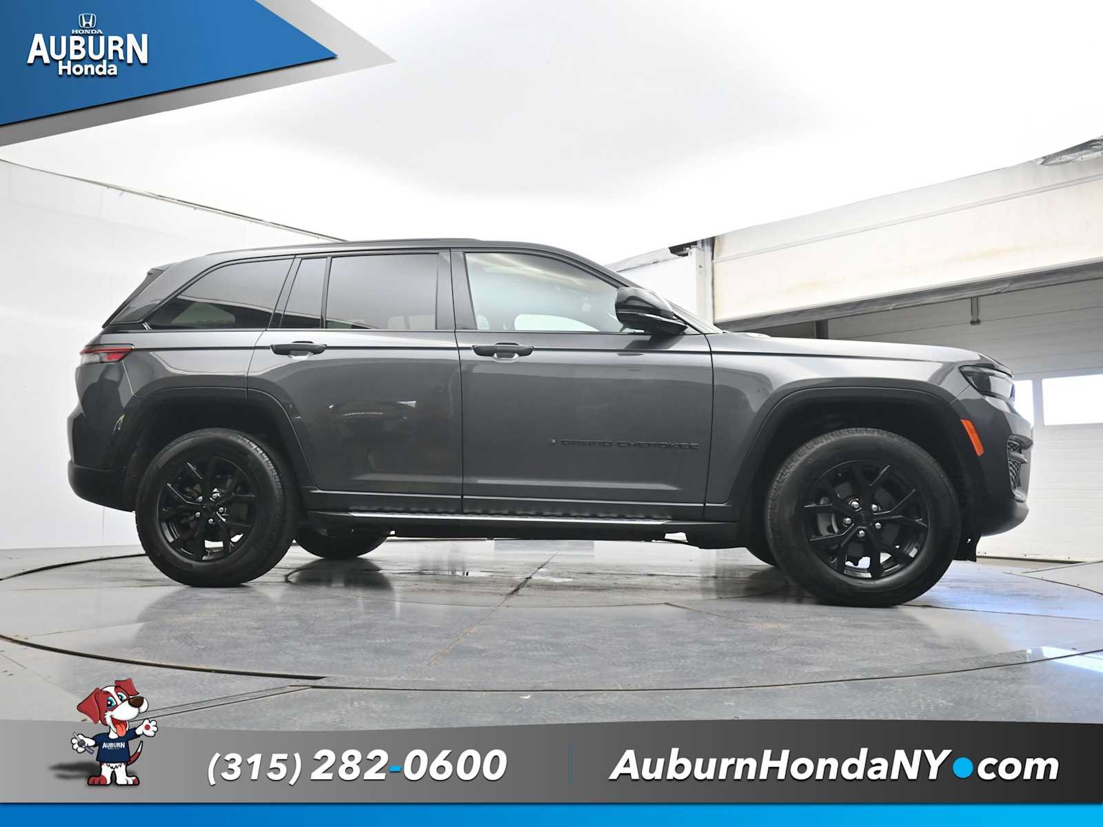 Used 2024 Jeep Grand Cherokee Altitude AWD/4WD image 26